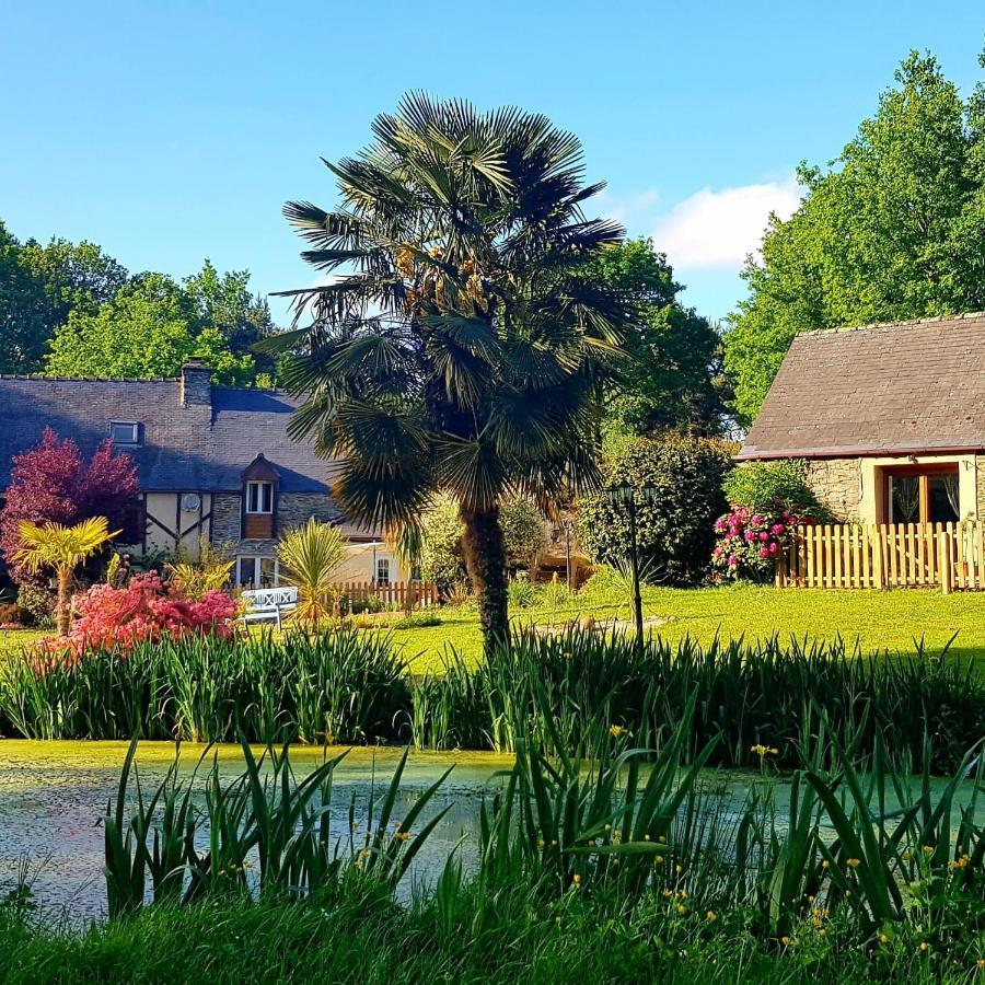 Le Vieux Moulin Gites - A Charming Stone Cottage With Garden View And Seasonal Pool Guégon 外观 照片