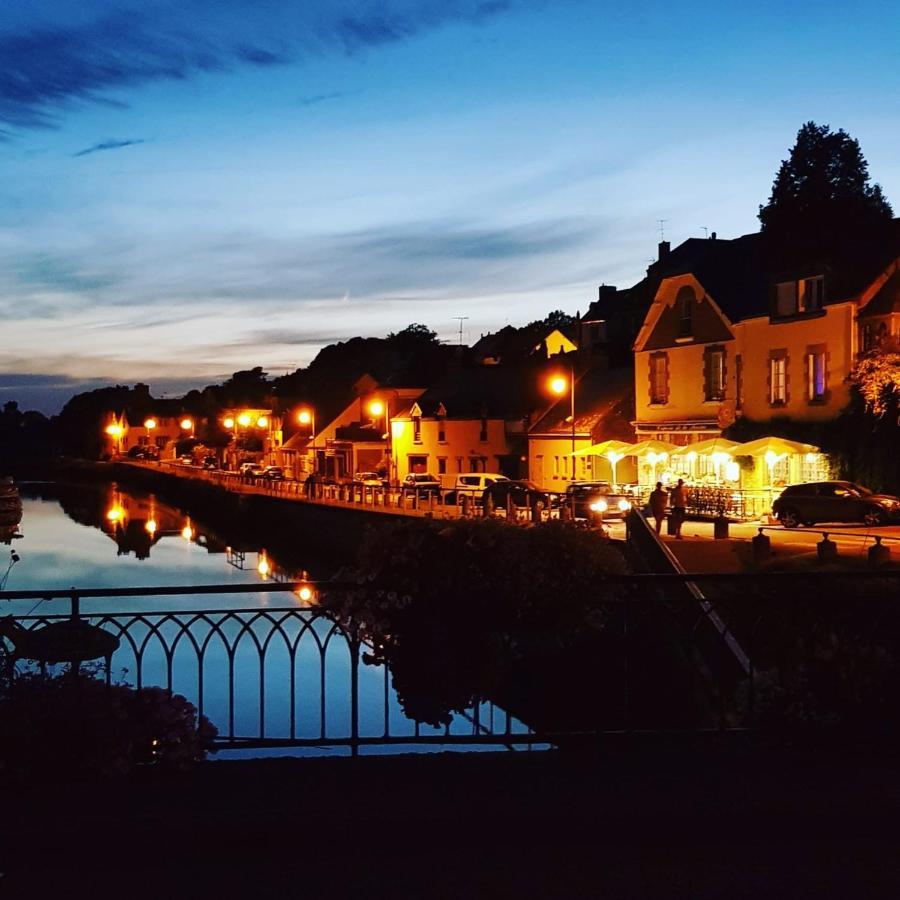 Le Vieux Moulin Gites - A Charming Stone Cottage With Garden View And Seasonal Pool Guégon 外观 照片